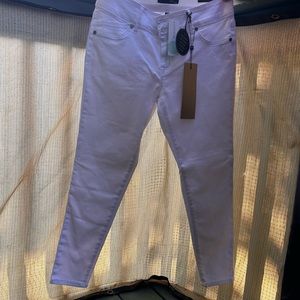 *NWT* Slim fit white jeans